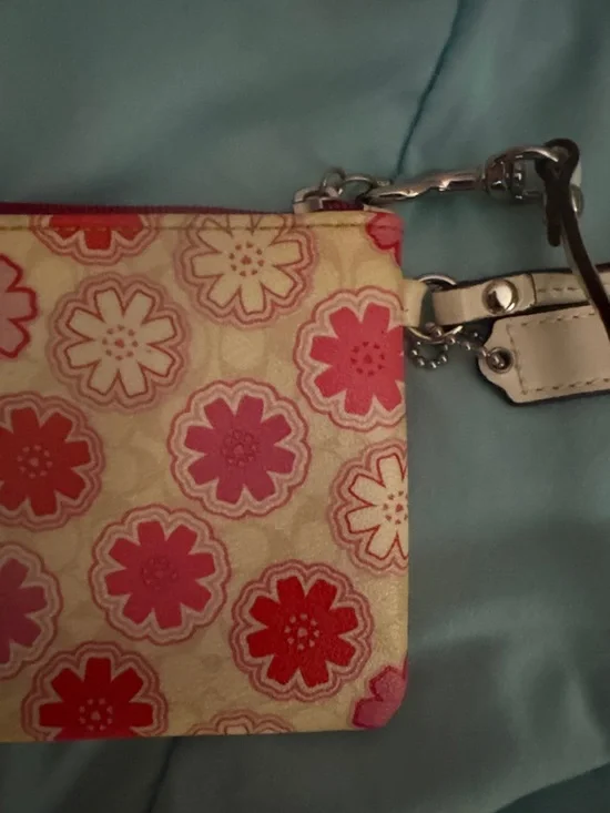 Coach Pink Flower mini wristlet - Picture 10 of 12